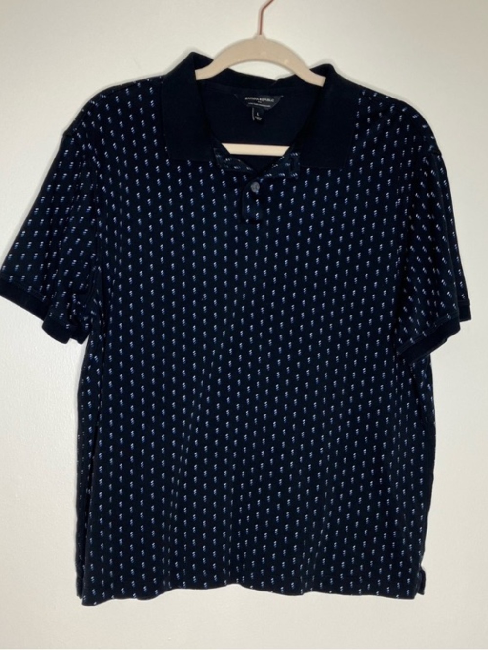 Banana Republic men’s black print Luxe Touch Performance polo L